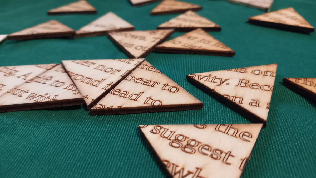 Poetry game consisting of triangular slices with text on them