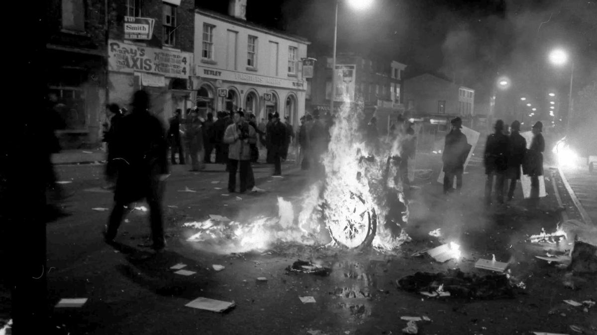 Chair burning during riot in Sheffield, April 1990. No attributable photographer