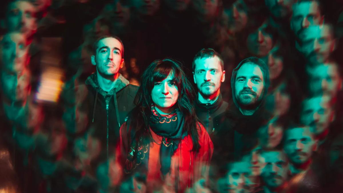 Lucia Cadotsch, Swiss singer, standing with the rest of her band, their faces blurrying in a circle to the end of the frame 