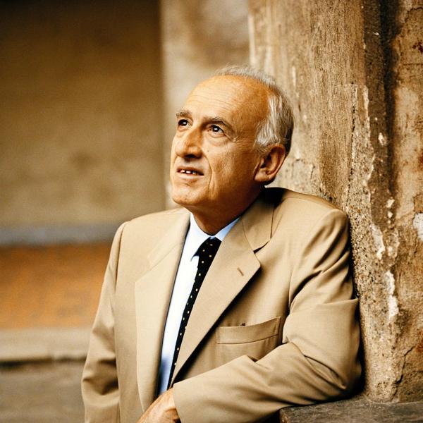 Pianist Maurizio Pollini gazing up while leaning against the wall