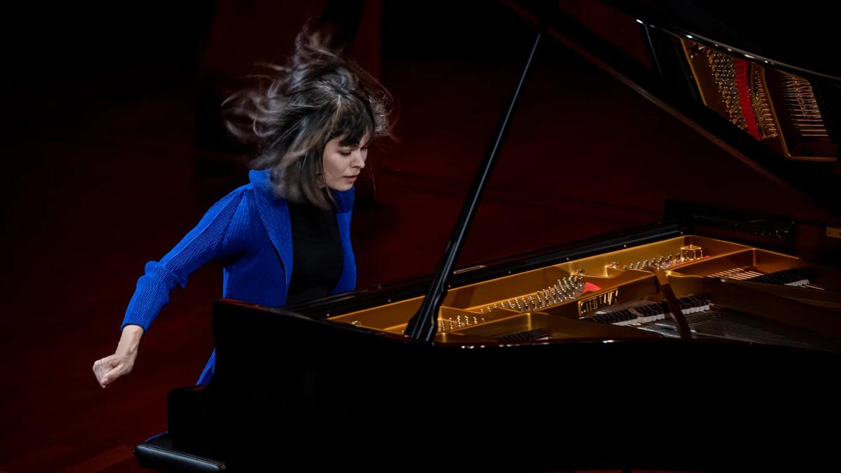 Alice Sara Ott playing the piano with her hair in motion