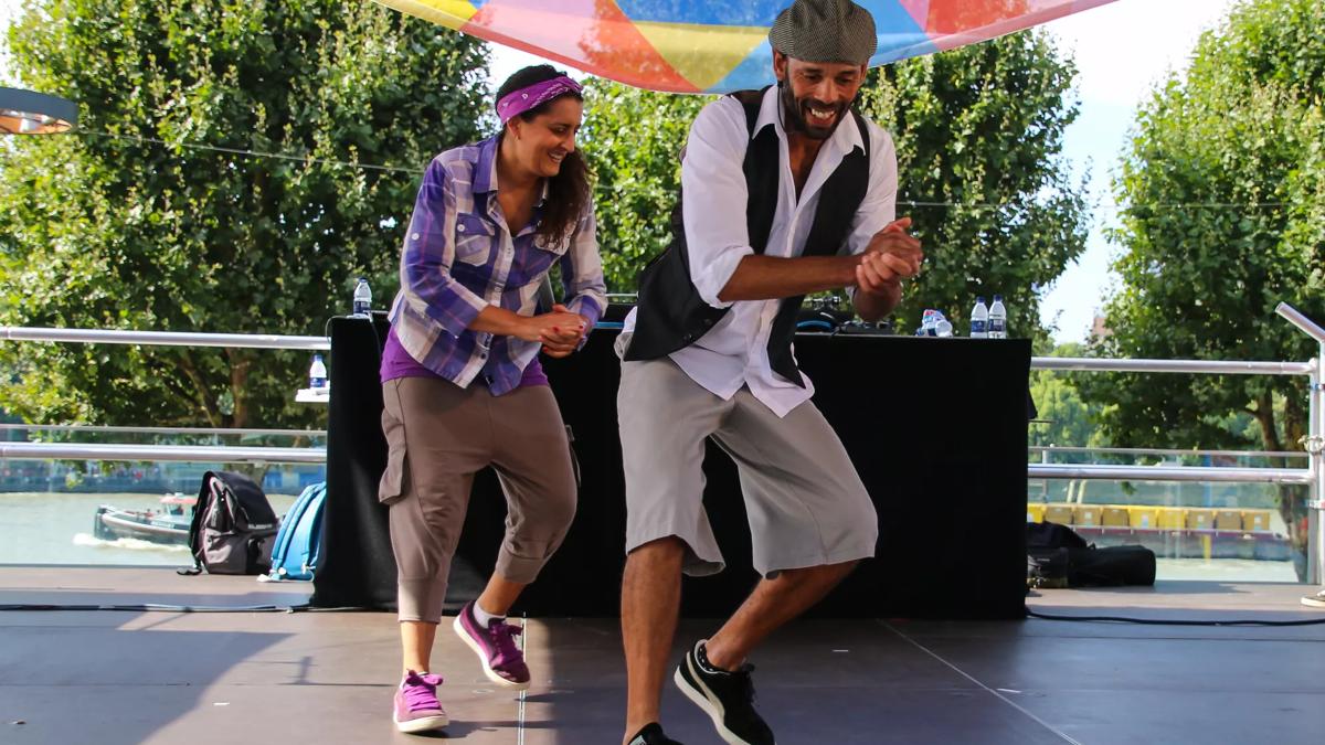 Mix & Move: two people dancing