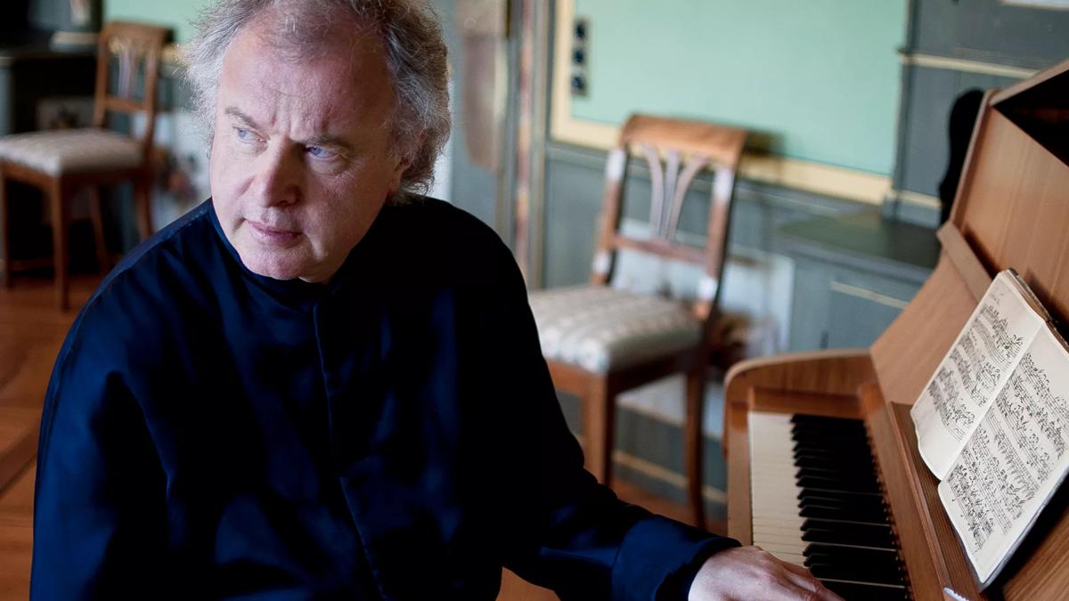 Sir András Schiff, director and painist, plays Beethoven Piano Concerto No. 3 and No. 4