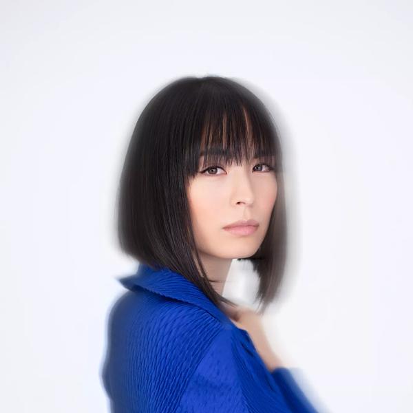 Alice Sara Ott photoshoot for her new release with DG Albums 