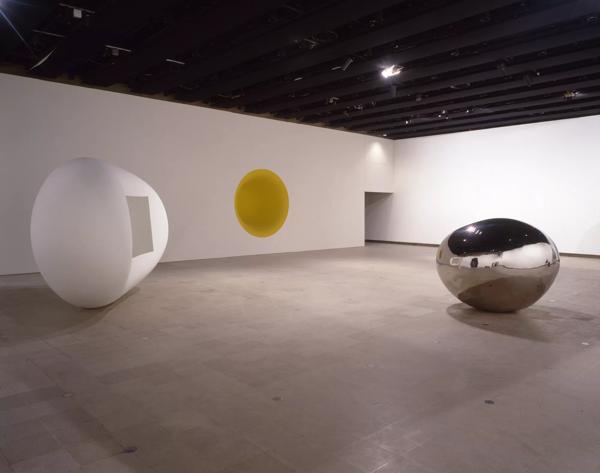 An installation view of Anish Kapoor's 1998 Hayward Gallery exhibition