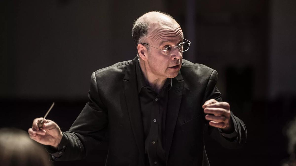 Conductor Russell Keable at Kensington Symphony Orchestra